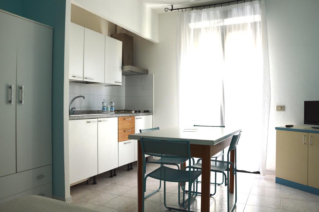 Aparthotel & Europa 3*