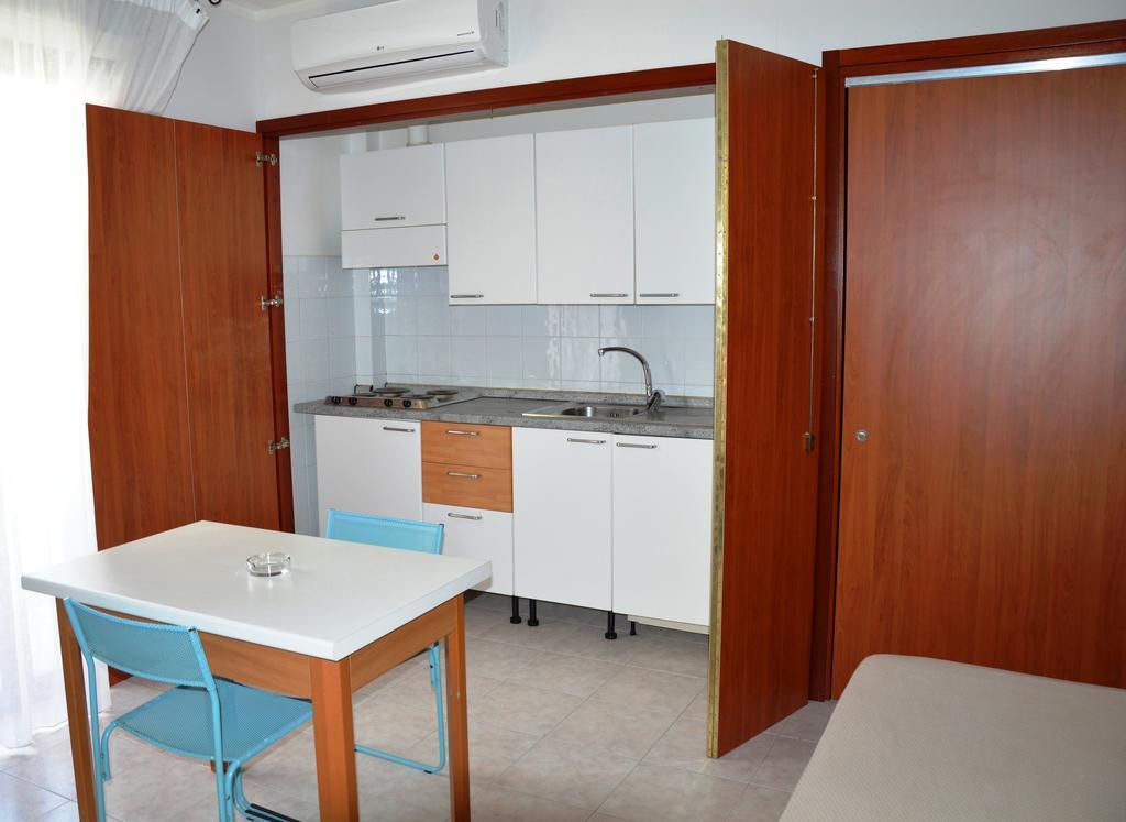 Aparthotel & Europa 3*