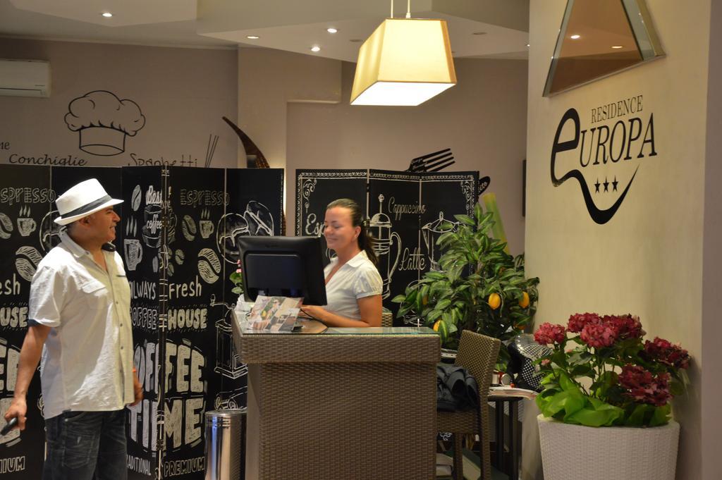 Aparthotel & Europa 3*
